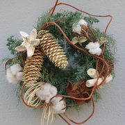 ホワイトオーナメントのクリスマスリース