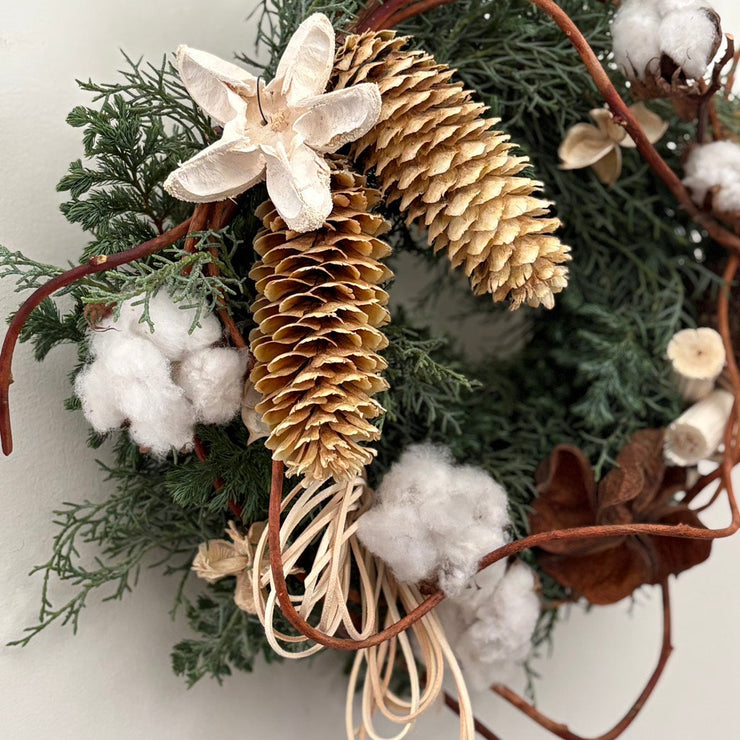 ホワイトオーナメントのクリスマスリース